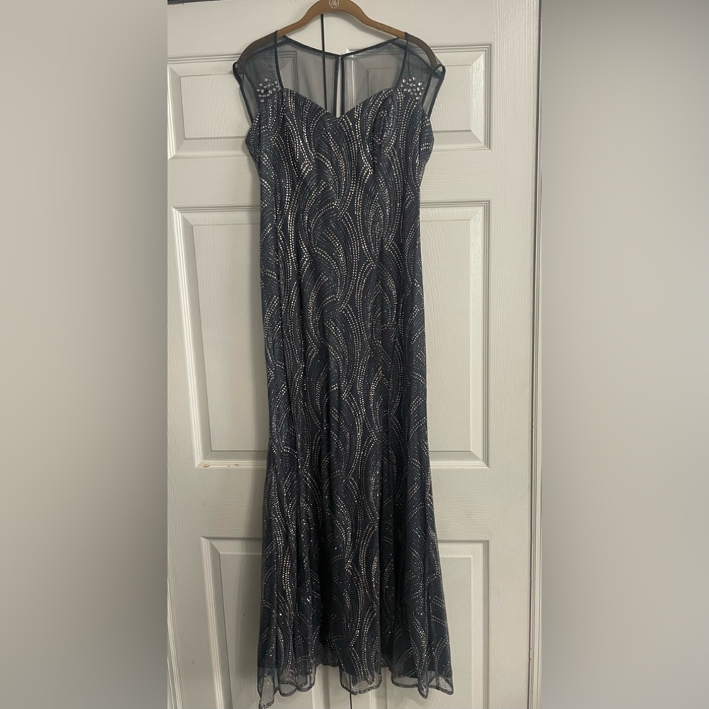 Women’s Formal Gown Wedding Size 12